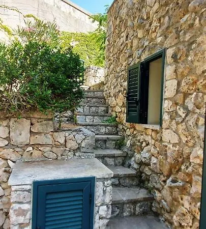 Pajara Plenteda Santa Cesarea Terme